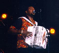 Chubby Carrier играет zydeco на именном баяне